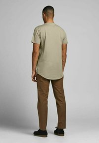 Jack & Jones JJENOA TEE CREW NECK - T-shirts basic - crockery