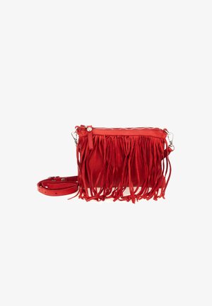 Borsa a tracolla in pelle rossa con dettagli in frange, chiusura con cerniera e tracolla removibile. Texture liscia con accenti di hardware lucido a contrasto.