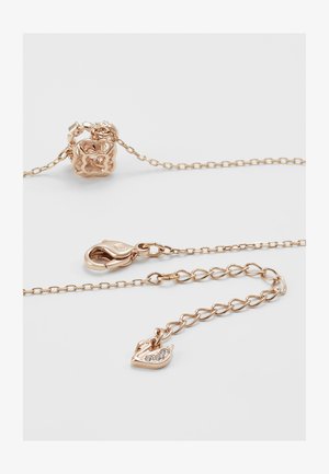 Rózsa arany lánc nyaklánc díszes zárral és egy kis hattyú charm-mal, amelyet tiszta rhinestone-ok díszítenek a végén.