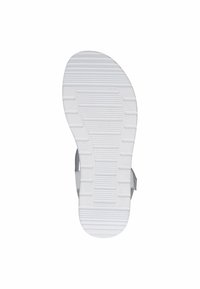 Bílá guma podešve sandálů s texturovaným gripem a plochým designem. Švy podél okrajů a mírná křivka pro ergonomii.