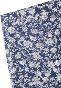 Pantaloni blu navy con un motivo floreale bianco, dotati di chiusura a bottone e texture liscia. Il design include dettagli botanici intricati.