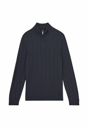 Granatowy sweter z ribbowanej tkaniny z wysokim kołnierzem i suwakiem na ćwierć. Wykonany z miękkiego materiału, z długimi rękawami i dopasowanym krojem.