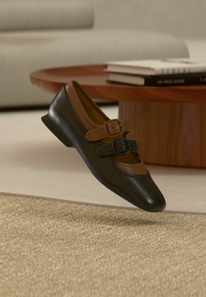 Camper, CASI MYRA - Ballerine con cinturino - black/brown