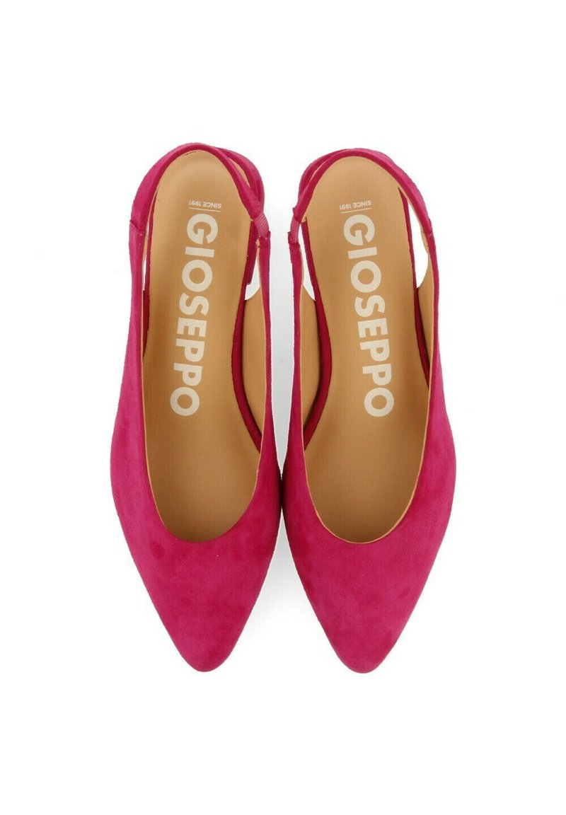 Fuchsia pink Wildleder Slingback-Schuhe mit spitz zulaufender Zehenpartie, ausgeschnittenen Seiten und beigen Einlegesohlen mit dem "GIOSEPPO"-Logo. Glatte Textur.