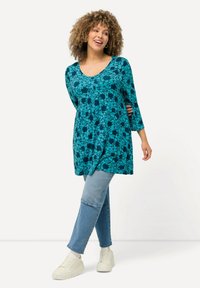 Ulla Popken FLORAL PRINT 3/4 SLEEVE A-LINE - Pitkähihainen paita - light turquoise