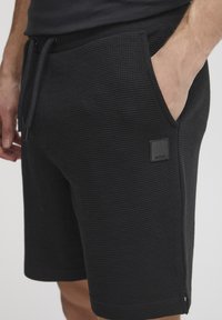 INDICODE JEANS IDNILSSON - Kratke hlače - black