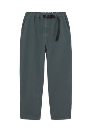 Σκούρα πράσινα casual παντελόνια με ελαστική μέση και μαύρη ρυθμιζόμενη ζώνη, με πλαϊνές τσέπες και κανονική γραμμή ποδιού.