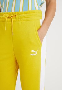 Puma Pantalones deportivos - mustard yellow