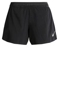 Pantalones cortos deportivos negros hechos de una tela ligera, con una cinturilla transpirable con perforaciones y un pequeño logo blanco en el lado izquierdo.