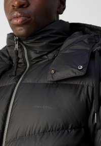 Thumbnail Image 9
