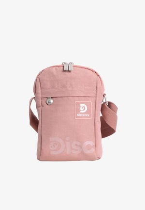 Kleine staubige rosa Umhängetasche mit vorderer Reißverschlusstasche, verstellbarem Riemen und "Discovery"-Logo mit Globussymbol.