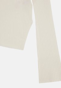 Top a maniche lunghe a coste in beige chiaro, con un design aderente e maniche svasate, dall'aspetto texturizzato. Tessuto morbido con righe verticali.