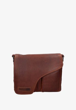 Borsa a tracolla in pelle marrone con chiusura a patta, caratterizzata da una cucitura diagonale e logo impresso, texture liscia e tracolla regolabile.