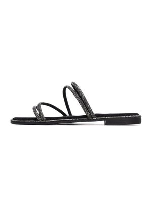 Sandalias negras planas con tres tiras delgadas adornadas con detalles brillantes. Suela lisa y diseño minimalista.