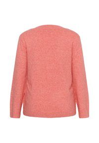 Korálový pletený sveter s dlhými rukávmi a okrúhlym výstrihom. Zadná časť je hladká, s jemnou textúrou a voľným strihom.