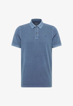 Hellblaues Poloshirt aus weichem Material, mit klassischem Kragen, zwei-Knopf-Leiste und kleinem Logo auf der linken Brust. Kurze Ärmel.