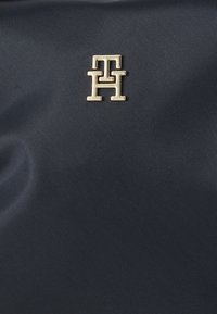 Tommy Hilfiger POPETTE MINI TOTE - Kabelka - space blue
