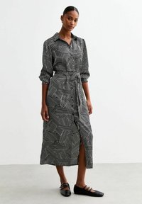 GEOMETRIC PATTERNED BELTED MIDI  - Skjortklänning - black pattern