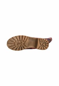 Suola di stivale con una suola in gomma beige, caratterizzata da profonde scanalature per la trazione e una superficie testurizzata. Parte superiore disponibile in vari colori con motivi astratti.