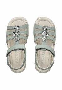 Sandali verde chiaro con più cinturini, caratterizzati da un design floreale con accenti metallici, cinturino regolabile e soletta imbottita.