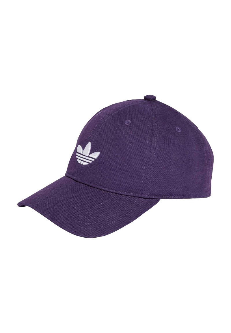 Casquette de baseball violette en coton, avec un logo brodé blanc et trois rayures à l'avant, ainsi qu'une visière incurvée. Ajustement standard et réglable.