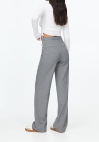 PULL&BEAR Spodnie materiałowe