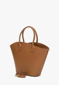 Skórzana torba tote w kolorze brązowym o sztywnym kształcie, z podwójnymi uchwytami u góry i odpinanym paskiem na ramię. Posiada minimalne logo z przodu.