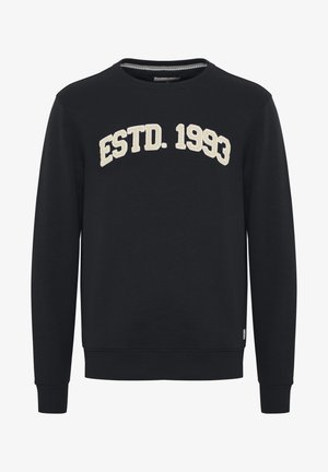 Mustat hupparit, jotka on valmistettu pehmeästä kankaasta, jossa on pyöreä pääntie ja ribbireunat. Edessä on "ESTD. 1993" kirjailtuna kermaisella värillä.