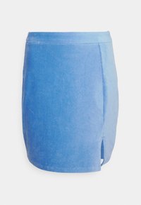 Saia azul com uma cor degradê, feita de material suave. Apresenta uma fenda lateral e um design ajustado. Textura suave e detalhes de costura discretos.