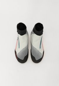 La Sportiva AEQUILIBRIUM SPEED - Mountain shoes - white/hibiscus