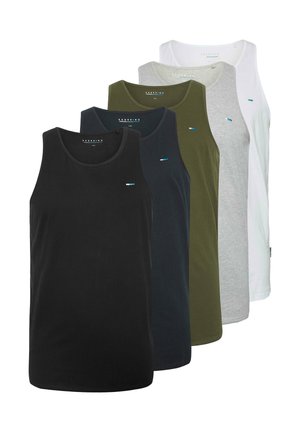 Fünf schlichte ärmellose Tanktops in Schwarz, Marineblau, Olivgrün, Grau und Weiß, angeordnet in einer versetzten Reihe.