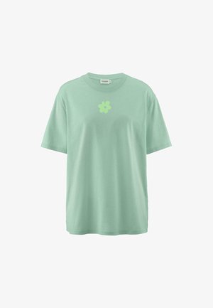 Mintgrünes Baumwoll-T-Shirt mit kurzen Ärmeln, rundem Ausschnitt und einem kleinen hellgrünen Blumenmotiv auf der Brust.