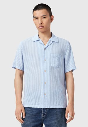 Lichtblauw shirt met korte mouwen, verticale strepen, knoopsluiting, een borstzak en een ontspannen pasvorm. Gemaakt van textuurstof.