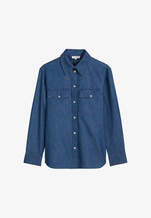 Denimhemd mit Button-Down-Kragen, zwei Brusttaschen und geradem Schnitt. Der Stoff ist mittelblau mit einer dezenten Struktur.