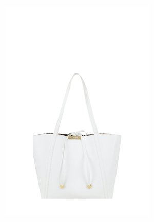 Borsa tote in pelle bianca con due manici, chiusura con coulisse e dettagli a forma di cuore dorati sulle stringhe.