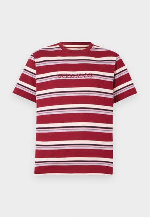 Sarkana un krēma svītraina T-krekls, izgatavots no kokvilnas, ar īsām piedurknēm un apaļu kakla izgriezumu. Centrā iešūts "GUESS JEANS" logo.