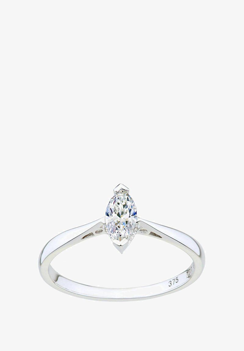 Anillo de oro blanco con una piedra central de diamante en corte marquise, banda pulida y sutiles detalles de acento en el engaste. Presente sello grabado.