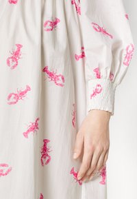 Never Fully Dressed MAMA LOBSTER JASMINE DRESS - Φόρεμα ημέρας - white