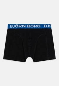 Sorte bomullsboxer med en blå elastisk linning med "BJÖRN BORG"-logo, designet med en glatt tekstur og en tilpasset fasong.