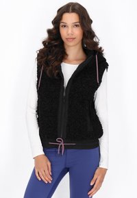 Schwarze Fleece-Weste mit glattem Innenfutter, Reißverschlusstaschen, pink-weißem Kordelzug und taillierter Silhouette.