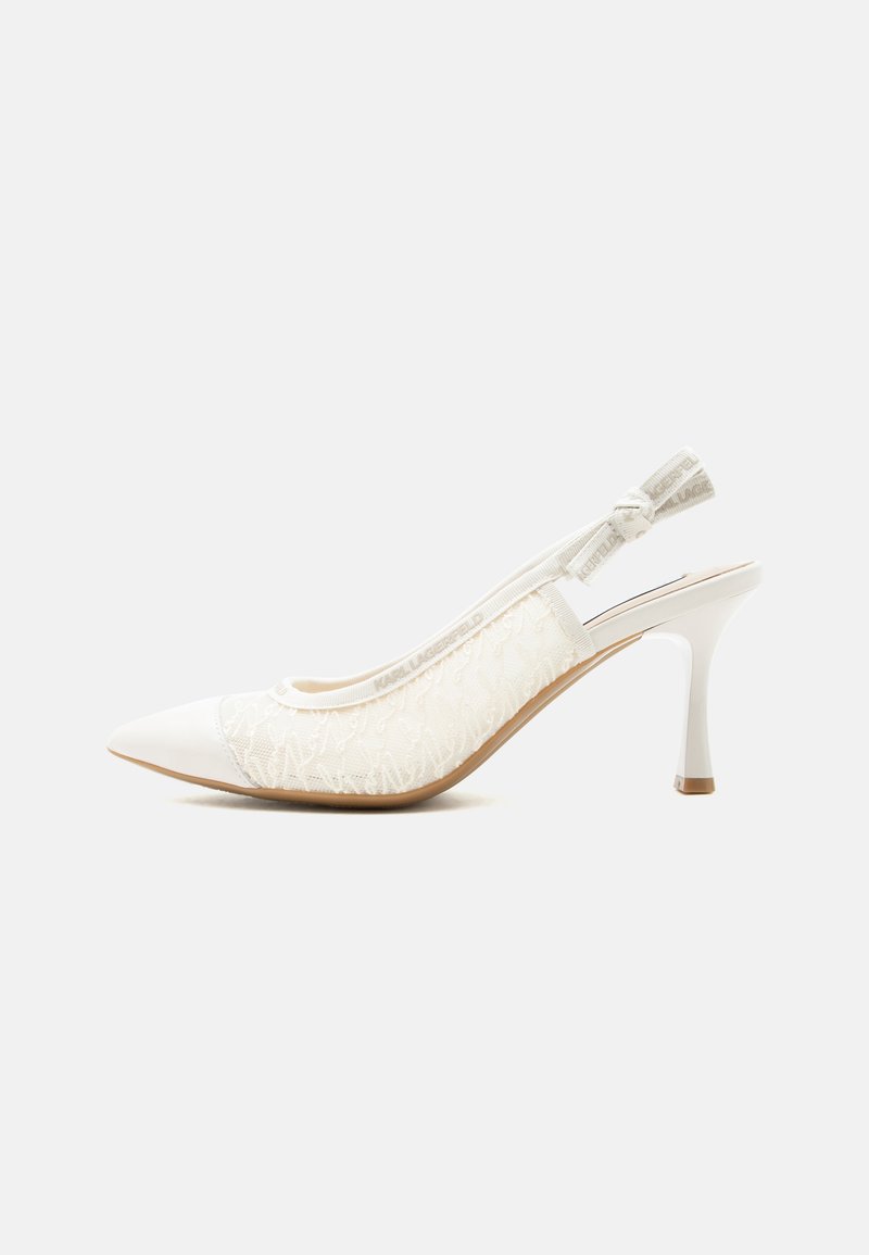 Λευκό γυναικείο παπούτσι με δαντελένια φτέρνα, μυτερή μύτη και δεμένη λουρίδα με διακριτική λεπτομέρεια λογοτύπου.