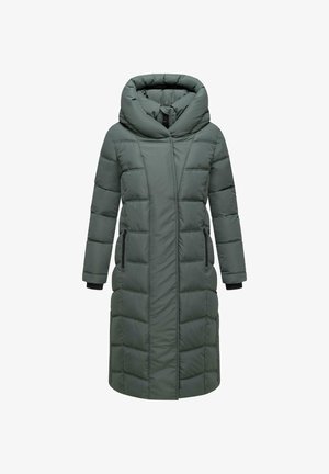 Roheline, pikk puhvertamine jope, millel on suur kapuuts, vertikaalsed ja horisontaalsed tikandid, küljetaskud ja sobivad mansetid. Matt viimistlus.