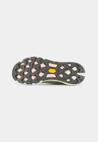 Merrell AGILITY PEAK 5 - Tenisice za trail trčanje - peach/spray