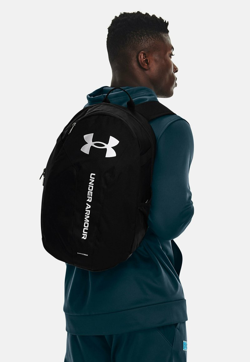 Under Armour - UA HUSTLE LITE - Tagesrucksack - black, Vergrößern