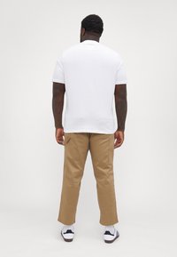 Tommy Hilfiger SCRIPT LOGO TEE - T-shirts print - white