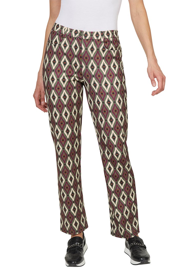 Spodnie wzorzyste z diamentowym wzorem w kolorze burgundowym, kremowym i ciemnozielonym. Wykonane z lekkiego materiału i o luźnym kroju.