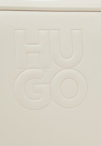 HUGO CROSSBODY  - Torba preko tijela - open white
