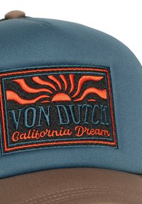 Gorra Von Dutch en azul y marrón con un sol anaranjado bordado y el texto "California Dream" en el panel frontal.
