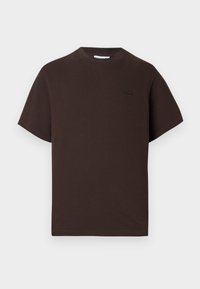 Καφέ βαμβακερό t-shirt με στρογγυλή λαιμόκοψη και κοντά μανίκια. Διαθέτει διακριτική λογότυπη λεπτομέρεια στο αριστερό στήθος και άνετη εφαρμογή.