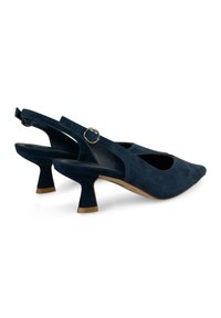 Zapatos de ante azul marino con tirante trasero, punta afilada y un pequeño tacón acampanado. Presenta una correa con hebilla para un ajuste ajustable.